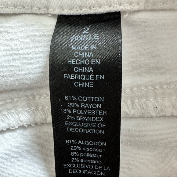 White Chico’s Women’s So Slimming Girlfriend Ankle Jeans Chico size 2 = 12 - Picture 13 of 14